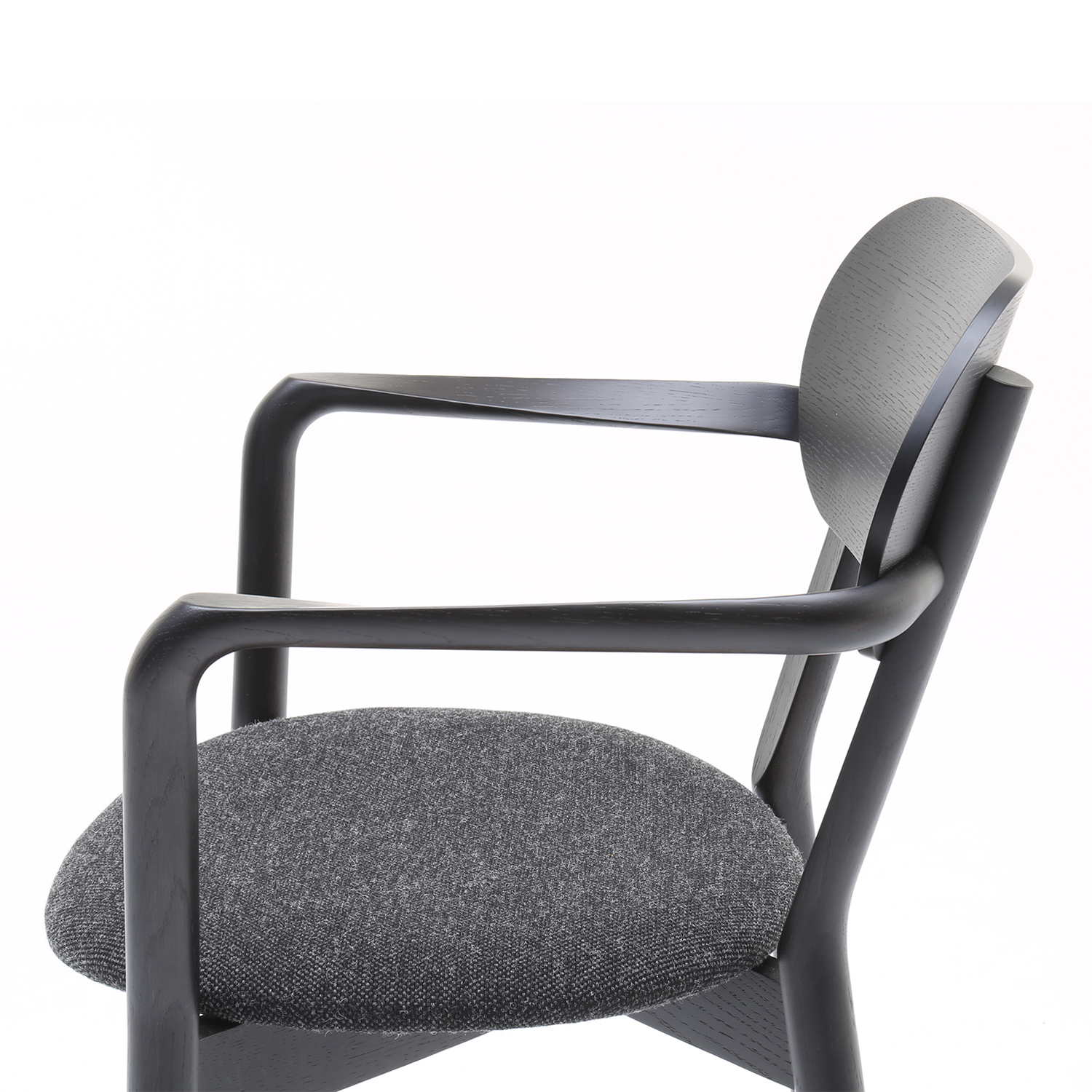 GoogleDrive_Castor-Armchair-Plus-Pad-BLACK-5