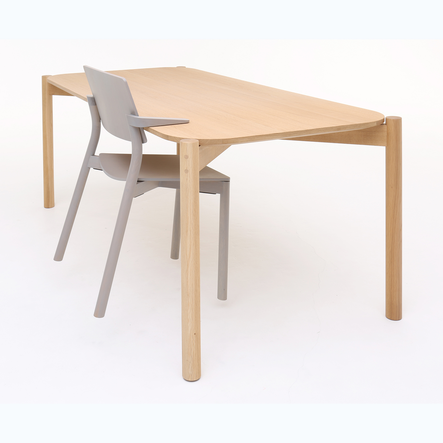 GoogleDrive_Panorama-Armchair-Castor-Table-150-2