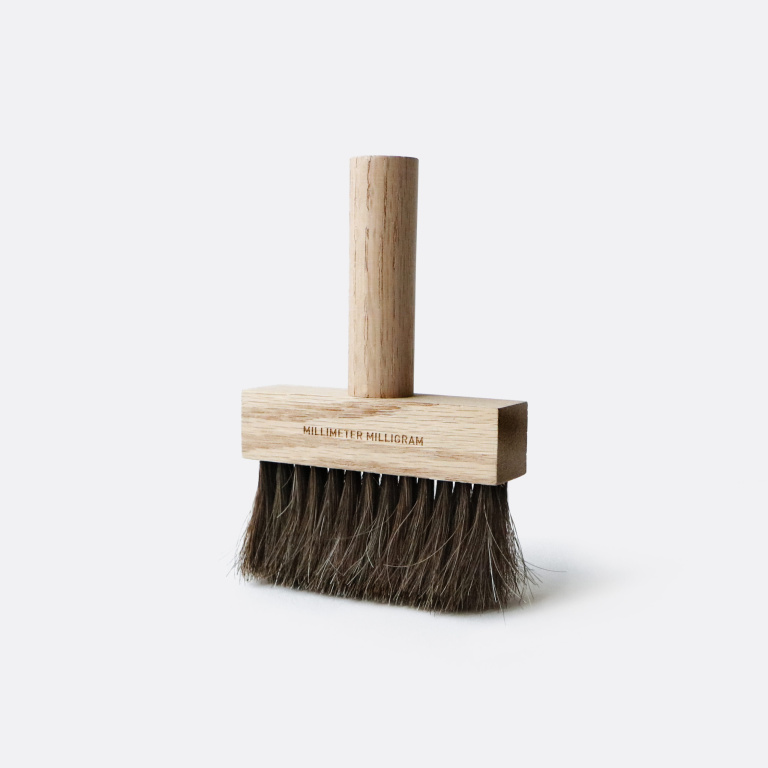 BRUSH BRUSH T b