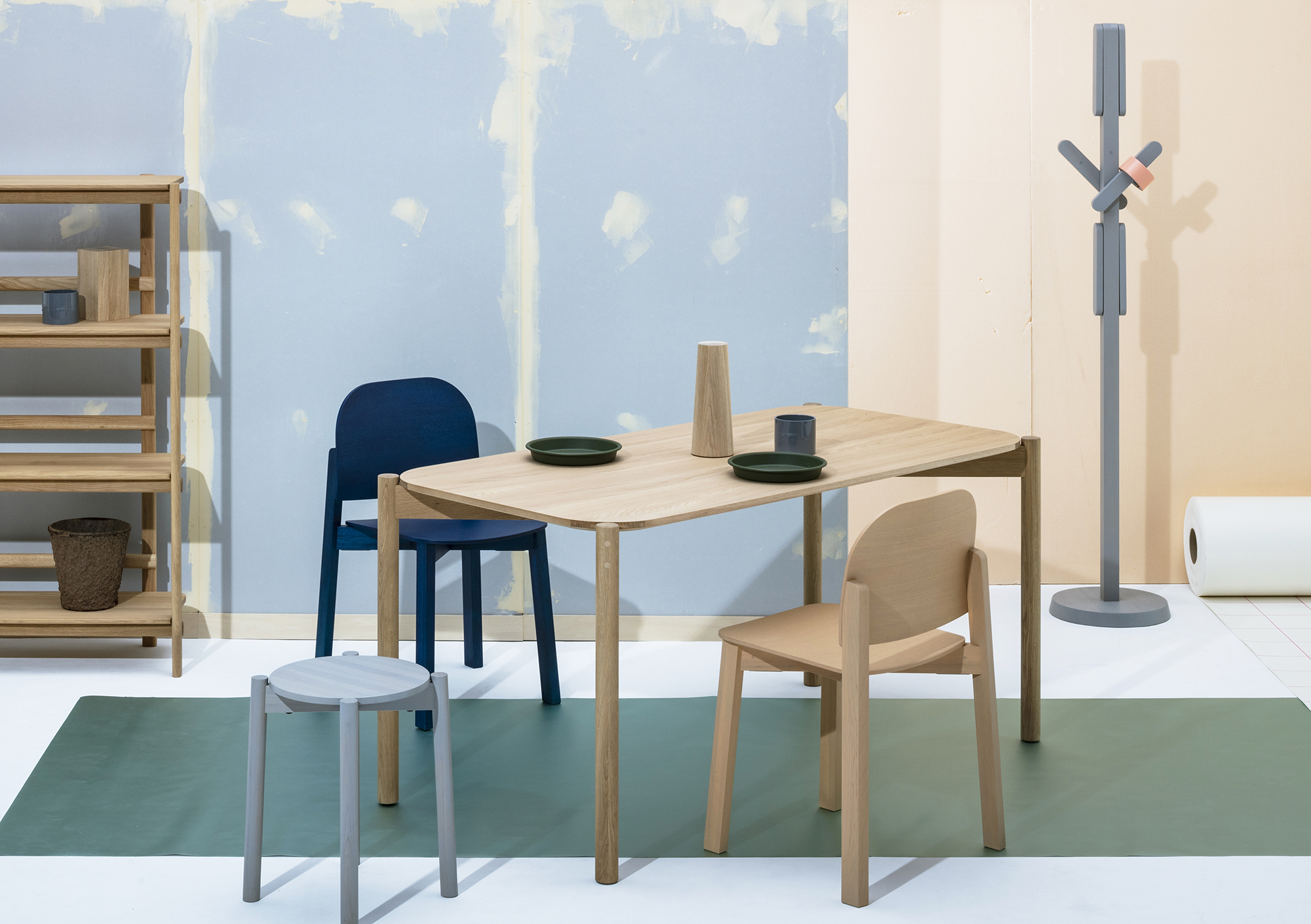 CASTOT STOOL_POLAR CHAIR_CASTOR TABLE_SIGNS