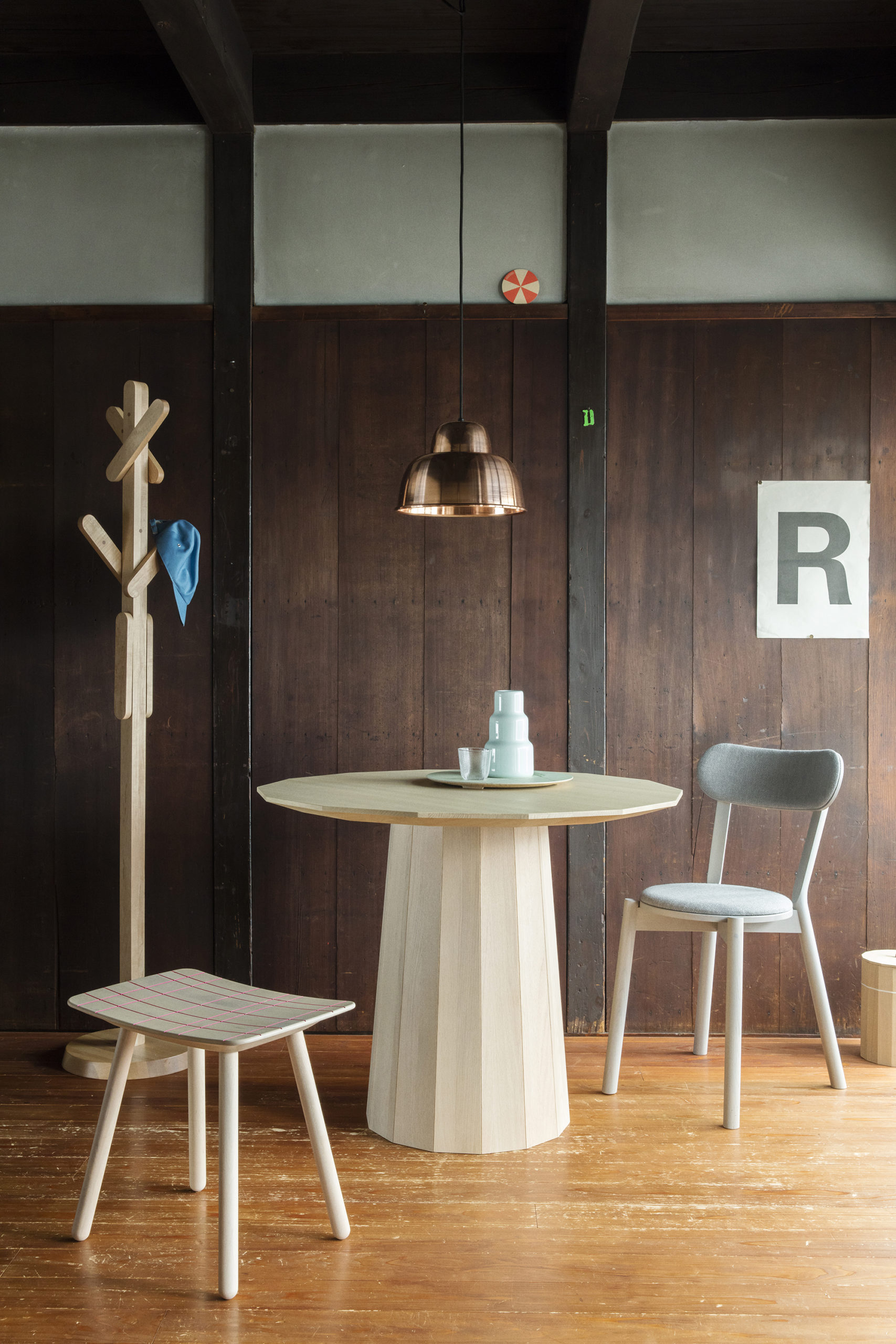 SIGNS_COLORWOOD DINING_CASTOR PAD_COLOUR STOOL