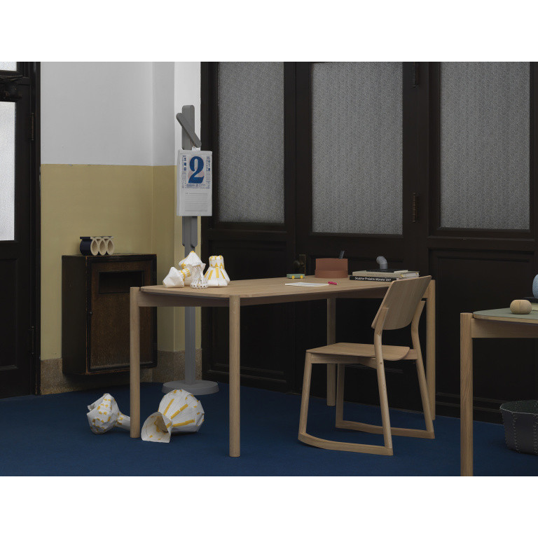 PANORAMA CHAIR WITH RUNNERS_CASTOR TABLE