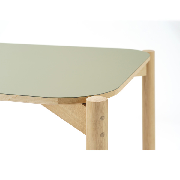 castor table linoleum 3